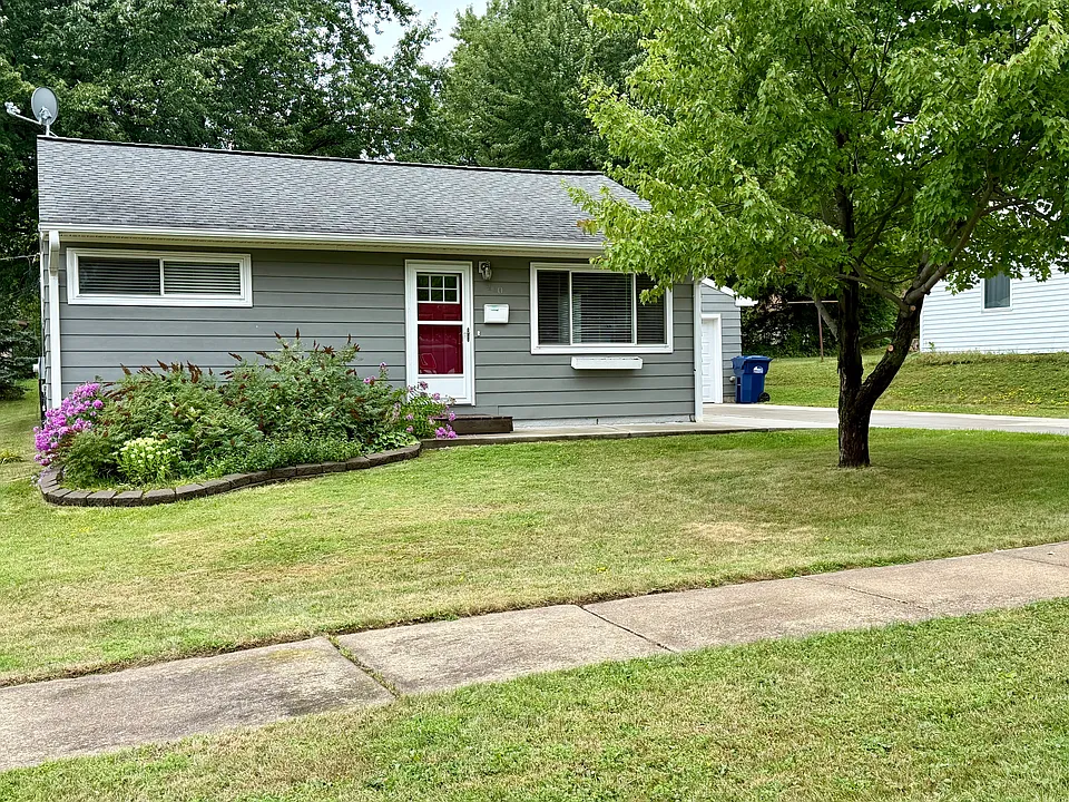 410 E 33rd St