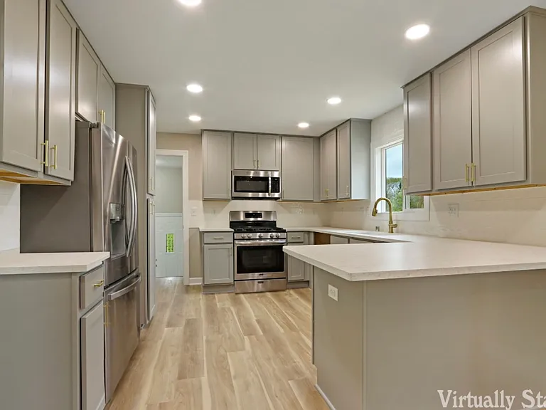 1523 22nd Ave — Photo 2