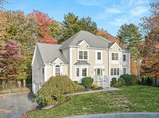 109 Meadow Creek Dr, Dracut, MA 01826