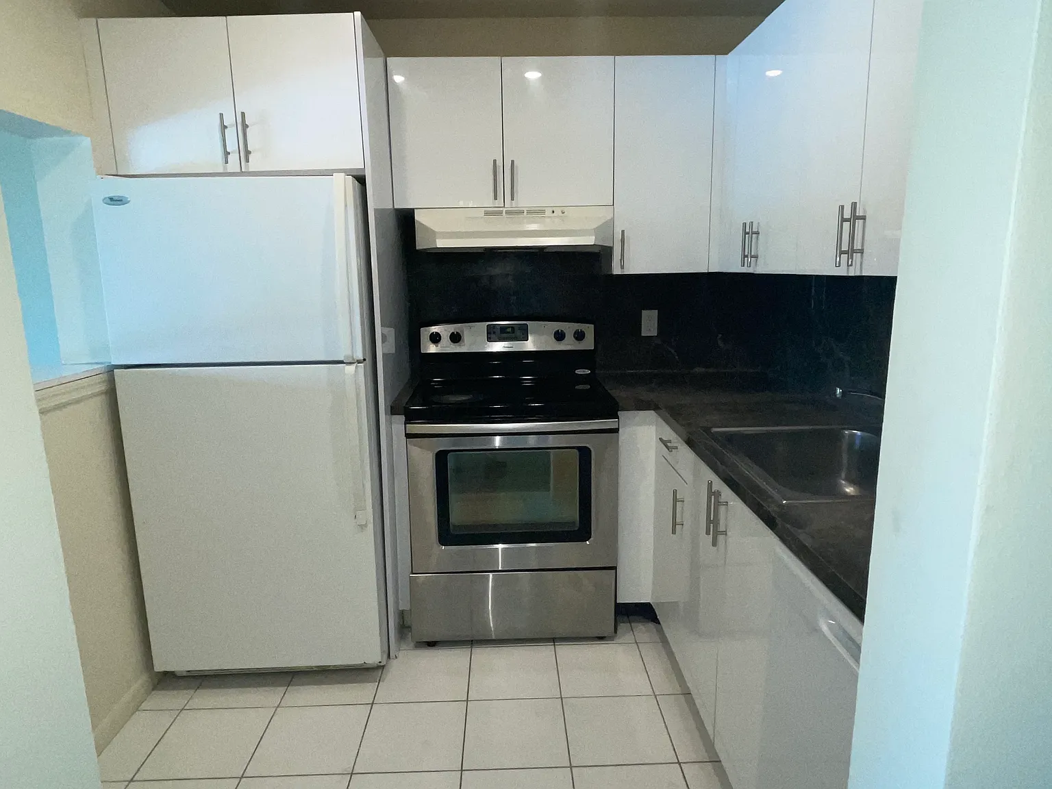 4200 Crystal Lake Dr — Photo 2