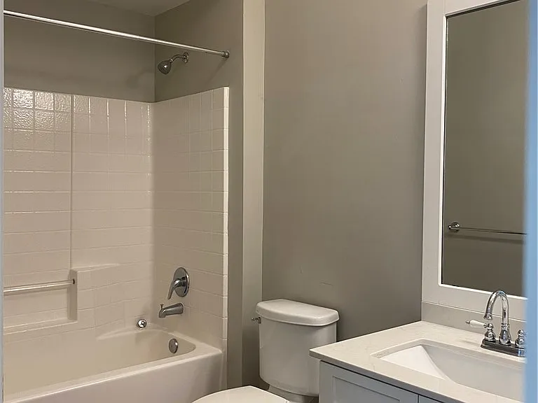 208 W 22nd St #B — Photo 11