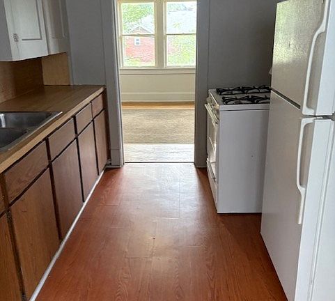 2nd image of 57 E Avondale Ave