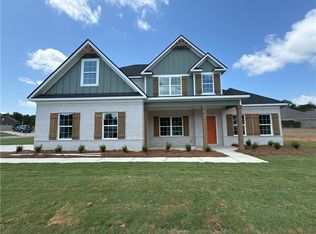28 Quail Run Ct, Smiths Station, AL 36877