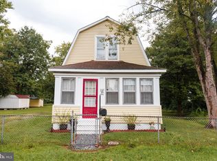 18 Maple Ave, Elsmere, DE 19805