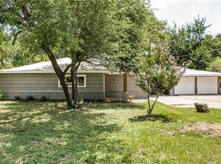 1100 Banks St, River Oaks, TX 76114
