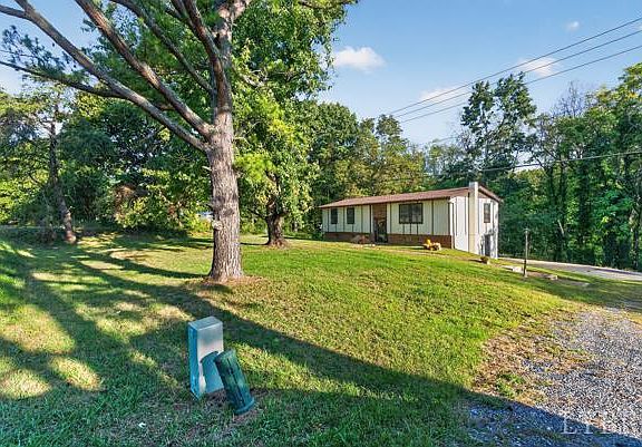 3rd image of 2500 Sunnymeade Rd
