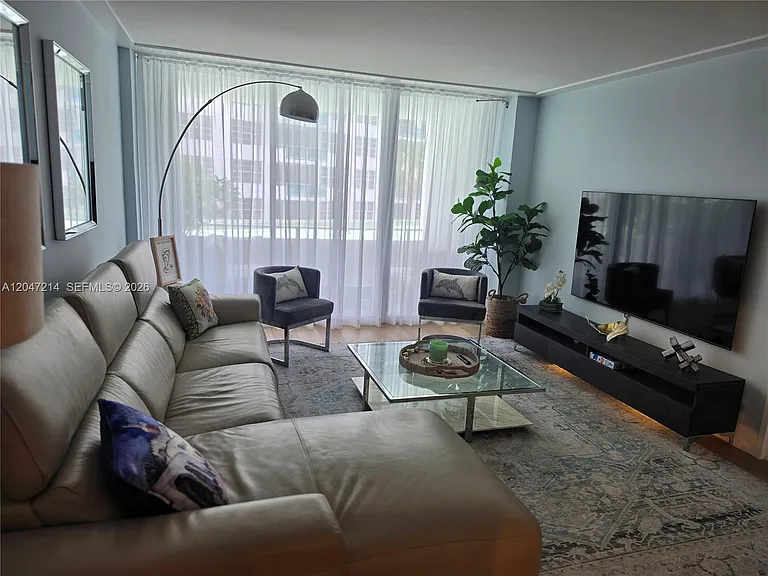 5151 Collins Ave #429 — Photo 2
