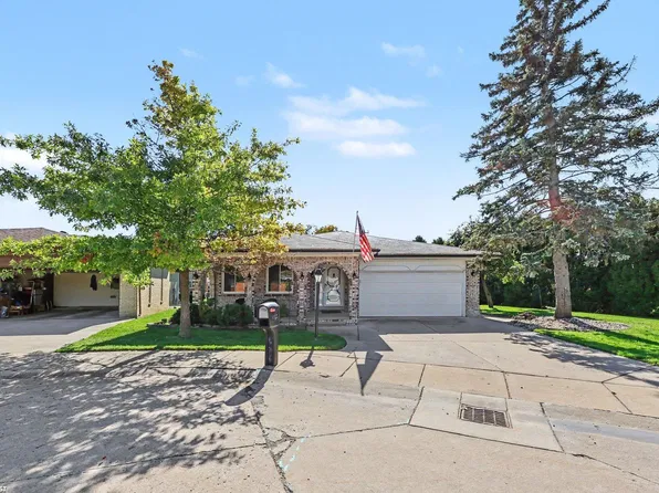16306 E Hill Dr, Macomb, MI 48044