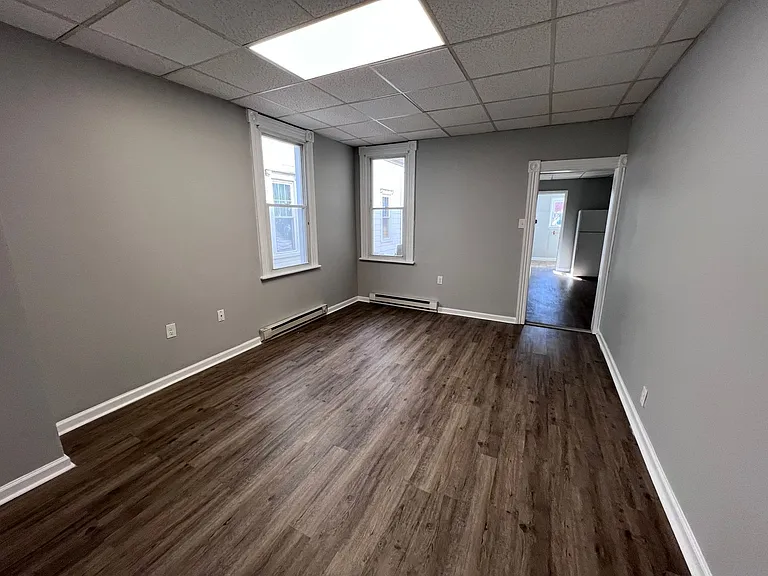 406 E Washington St — Photo 9