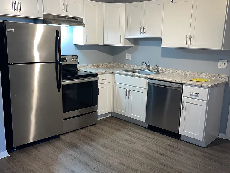137 Hilliard St — Photo 3