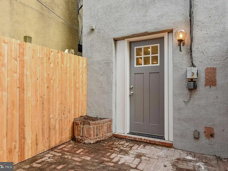 734 Light St #1 — Photo 6