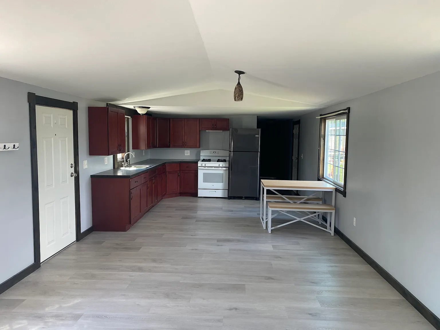 1 bed, 924 sqft, $1,200 — Photo 4