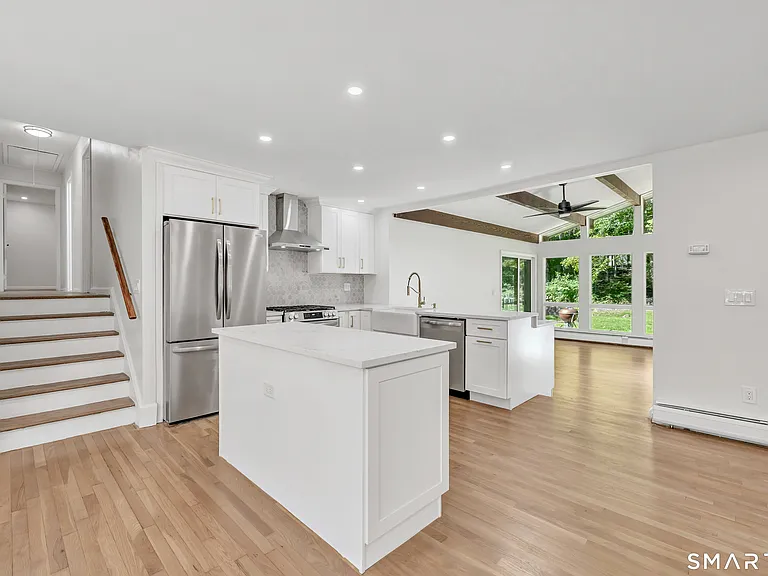 48 Crestwood Rd — Photo 10