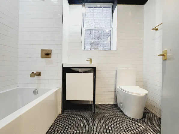 41 Van Wagenen Avenue image 4 of 5