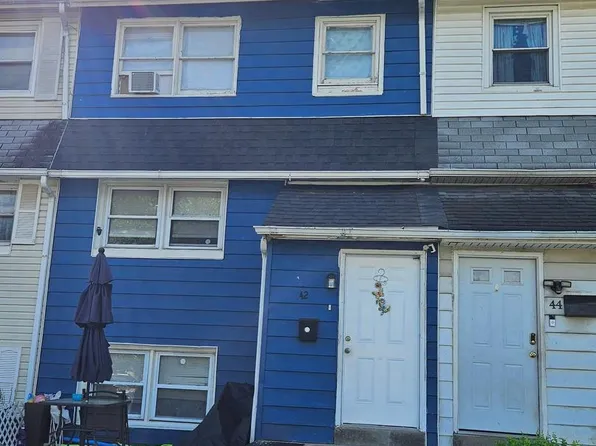 42 Oakmont Dr, New Castle, DE 19720