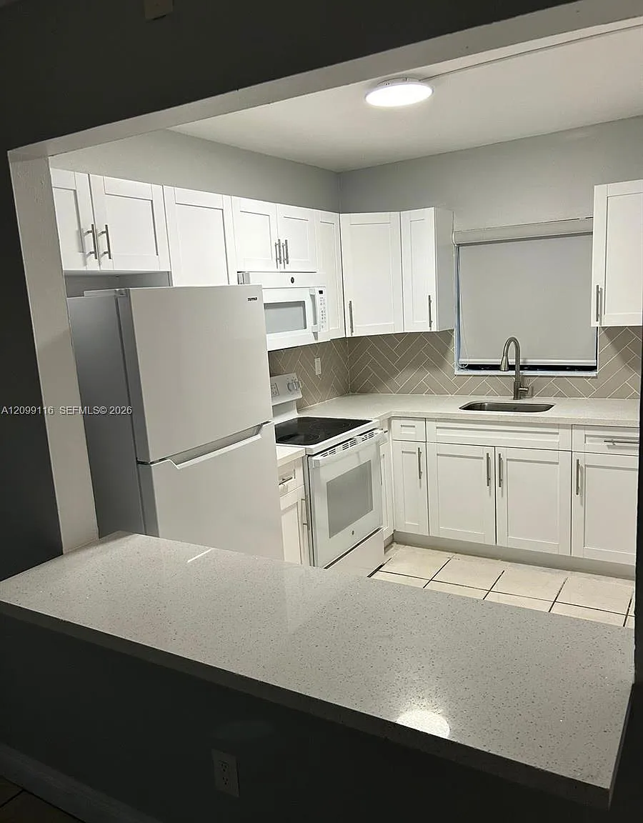 Lago Grande Condo Three C — Photo 2