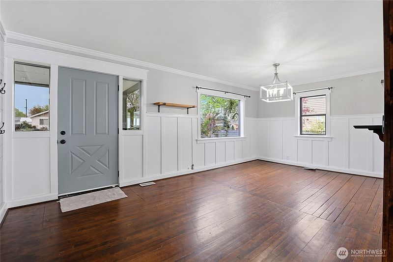 3rd image of 4807 N Howard Street