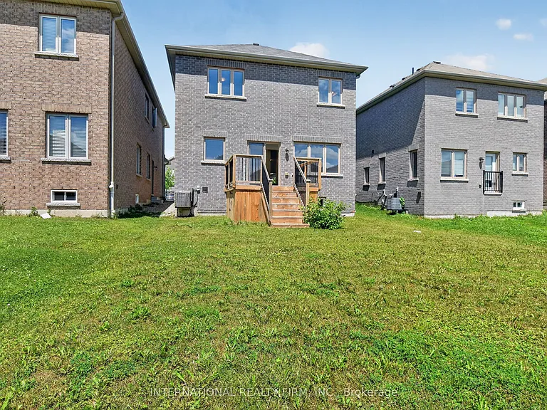 240 Ridley Cres — Photo 42