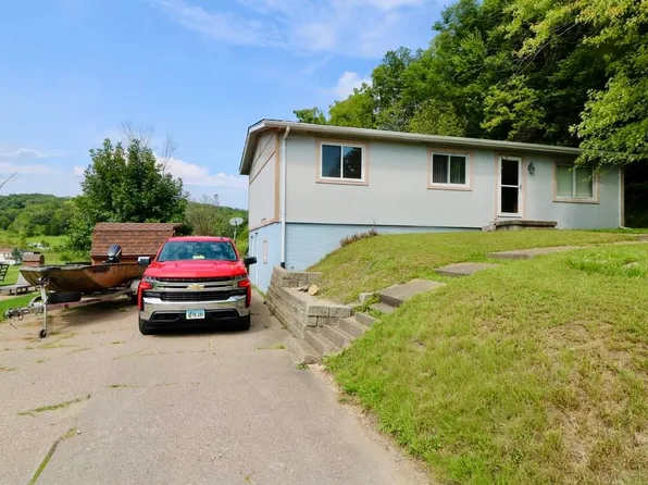 4763 Barbara Ct, Bellevue, IA 52031