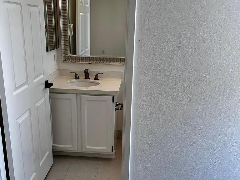 5455 Sylmar Ave #205 — Photo 28