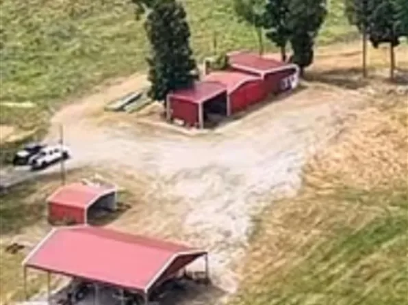 858 Karl Hunt Rd, Dunmor, KY 42339