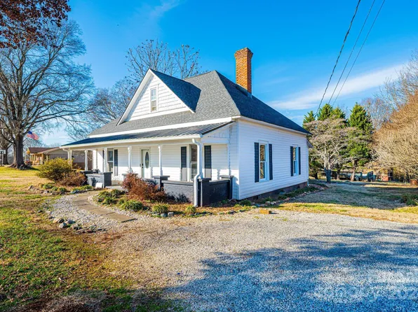 3230 W Calvin St, Claremont, NC 28610