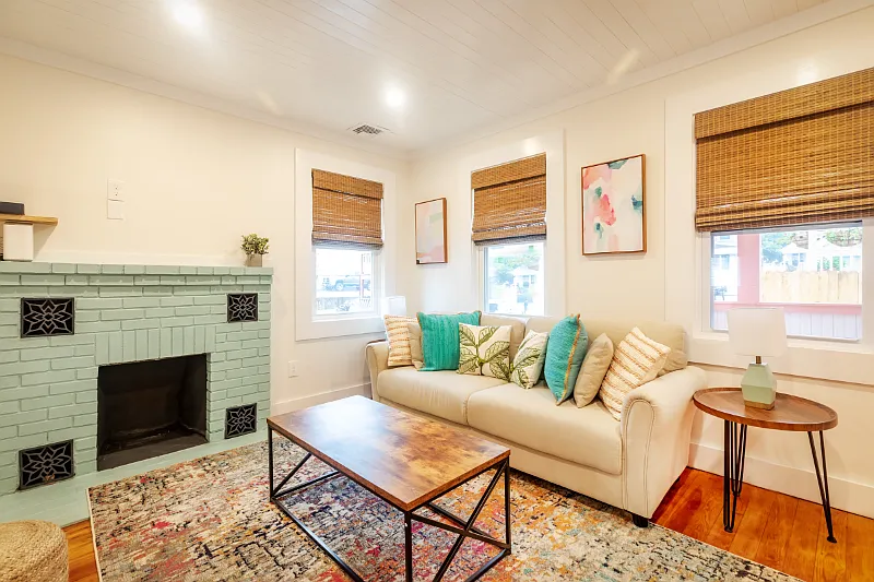 3 bed, $2,400 — Photo 4