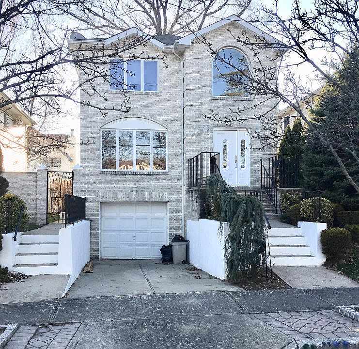1st image of 364 Loretto St