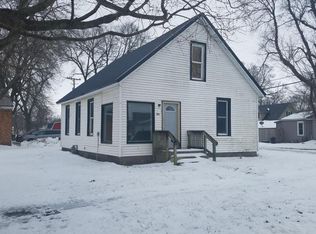 307 Jackson St, Wapello, IA 52653