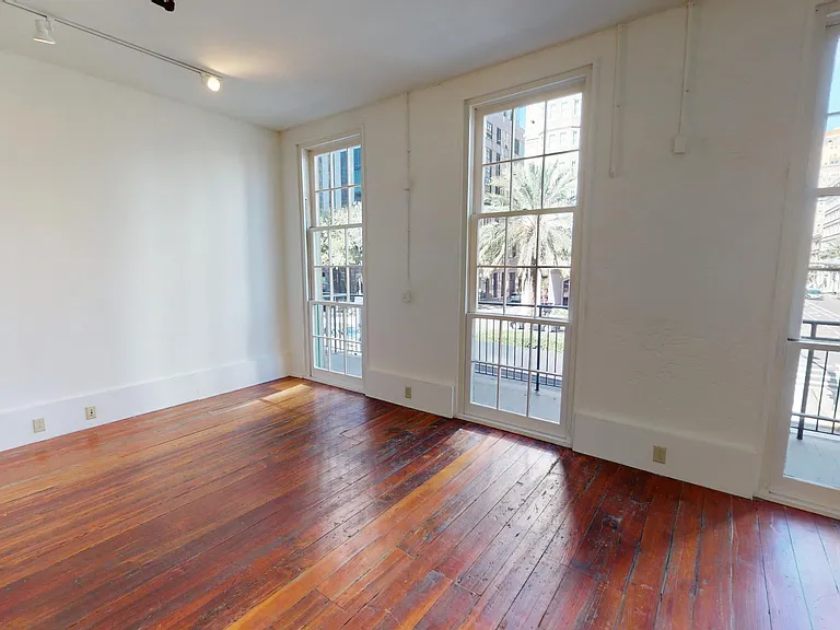 509 Baronne St #101 — Photo 23