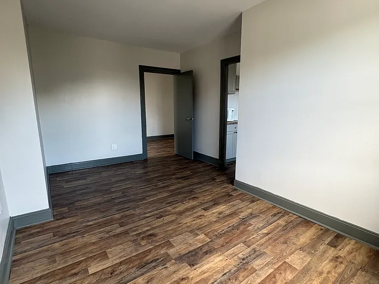 104 E Main St #7 — Photo 4