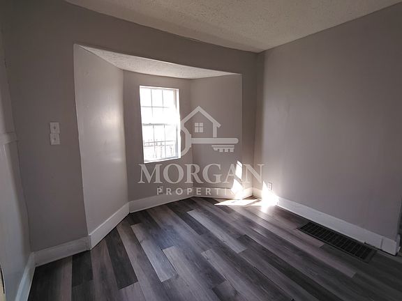 3rd image of 921 College Dr