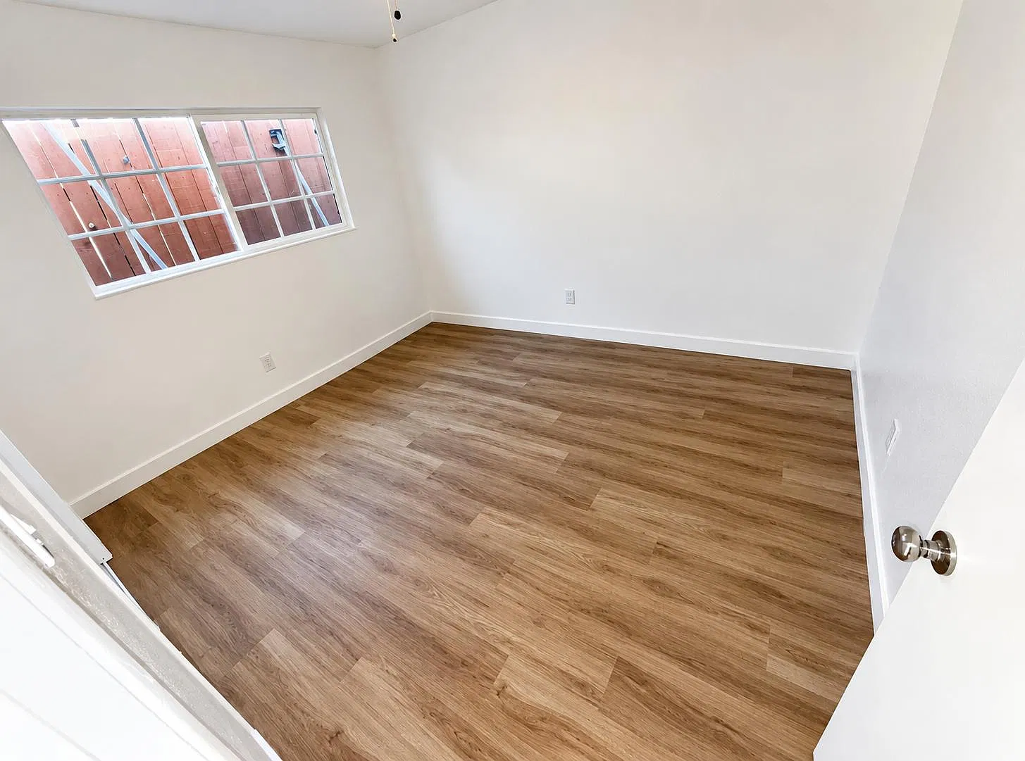 2 bed, 670 sqft, $2,430 — Photo 4