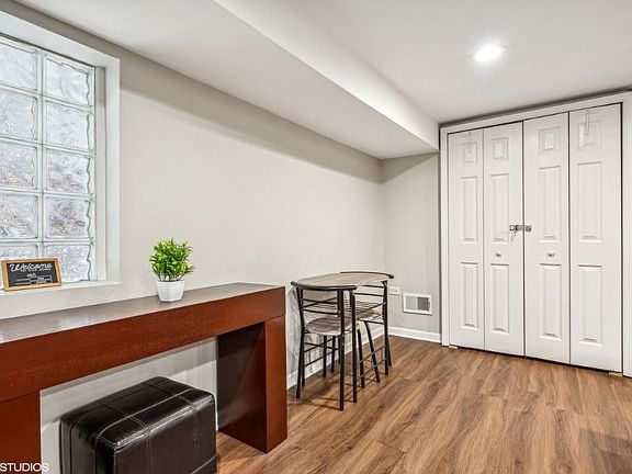 4th image of 2149 N Bell Ave Unit 1