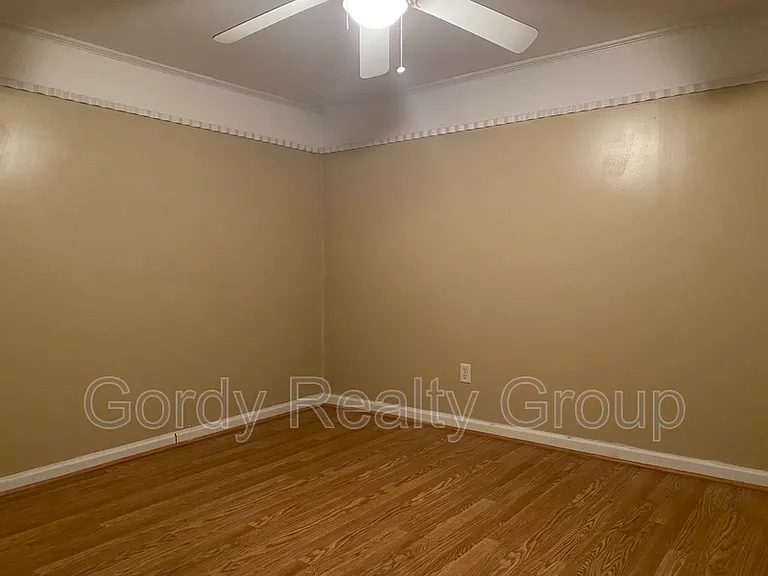 2057 Gay Ave — Photo 7