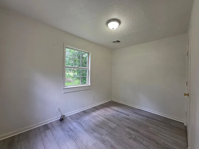 302 E Anna St — Photo 13