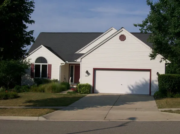 1227 Colony Dr, Saline, MI 48176