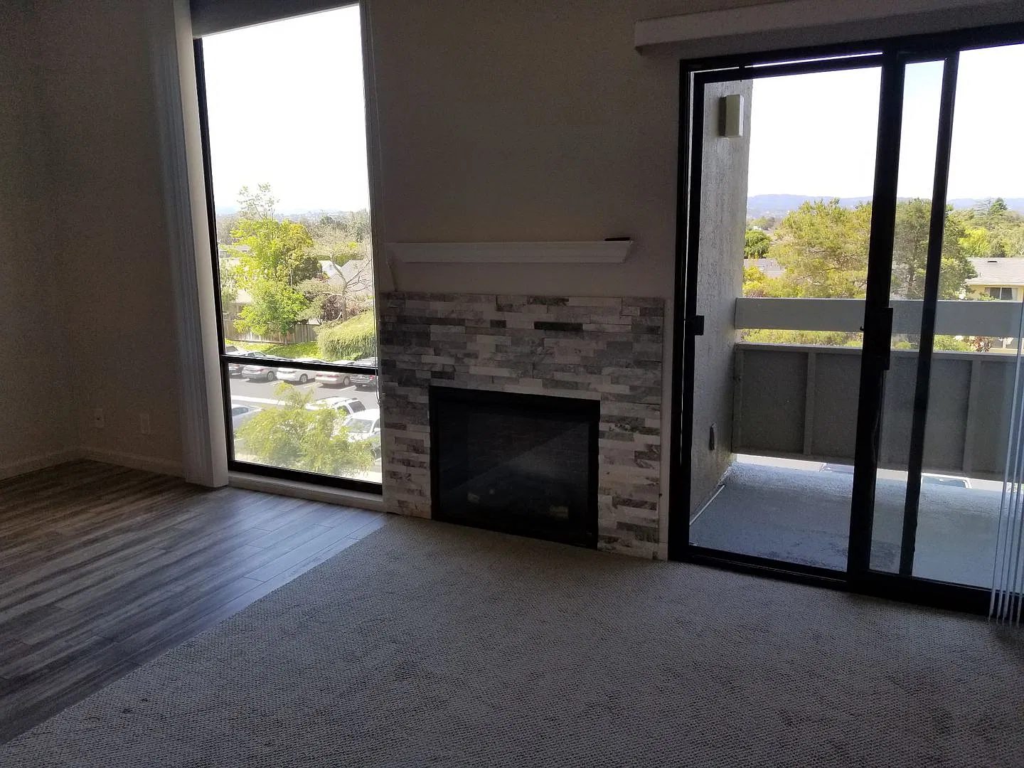 Charming 2 bedroom, 2 bath — Photo 2