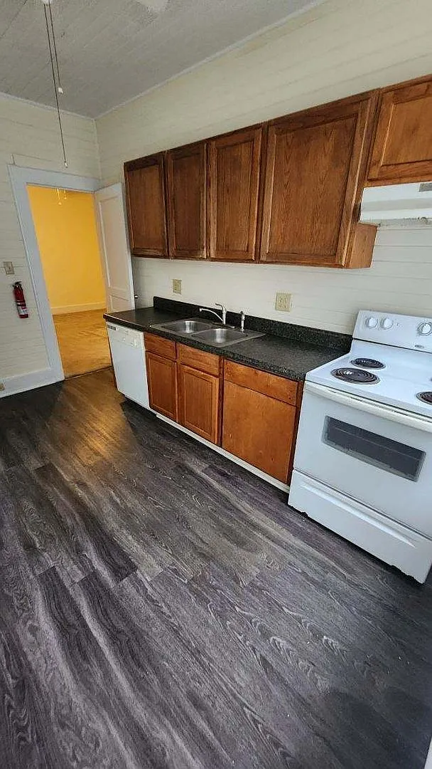 1 bed, 1.0 bath, $825 — Photo 3