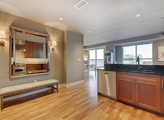 3rd image of 98 San Jacinto Blvd #607