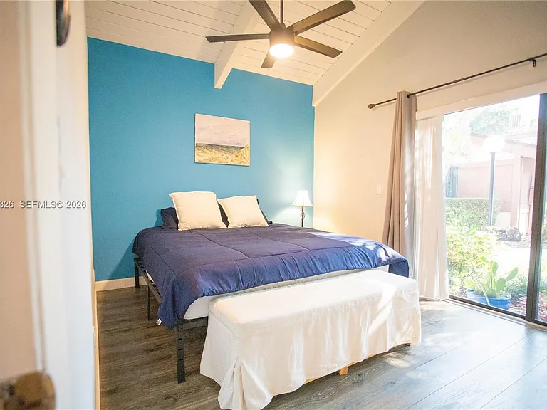 523 Leslie Dr — Photo 14