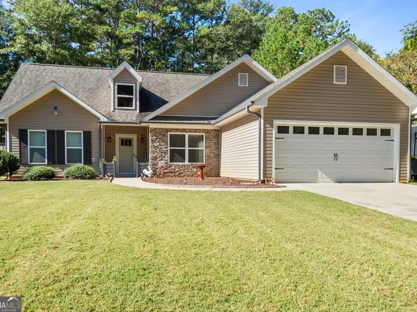 110 Raymond Ray St, Newnan, GA 30263