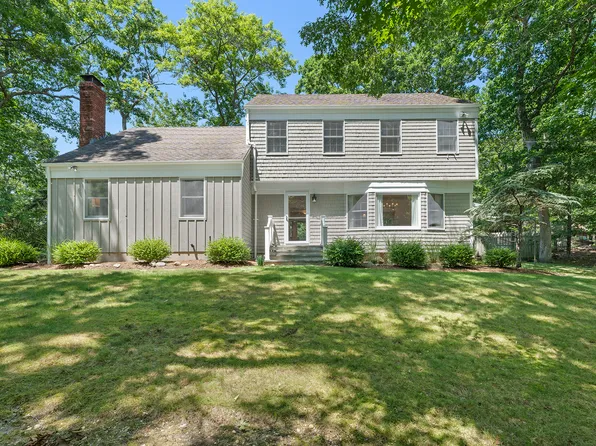 63 Widener Ln, Southampton, NY 11968