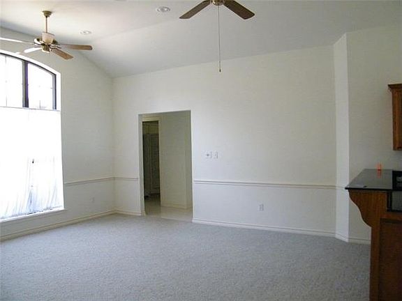 2nd image of 718 Grandview Dr