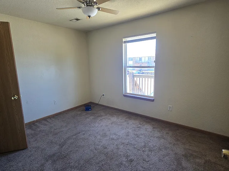 303 W Montgomery St — Photo 10