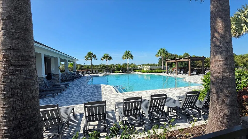 3 bed, 2.5 bath, 1463 sqft, $2,250 — Photo 2