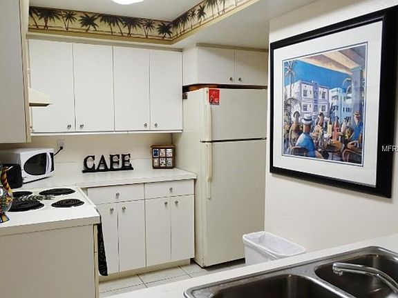 3rd image of 2121 Wood St #101