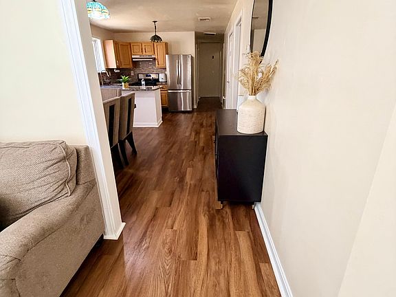 4th image of 19 Elma St Floor 2