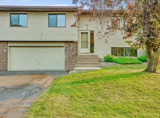 8425 Morgan Ln, Eden Prairie, MN 55347