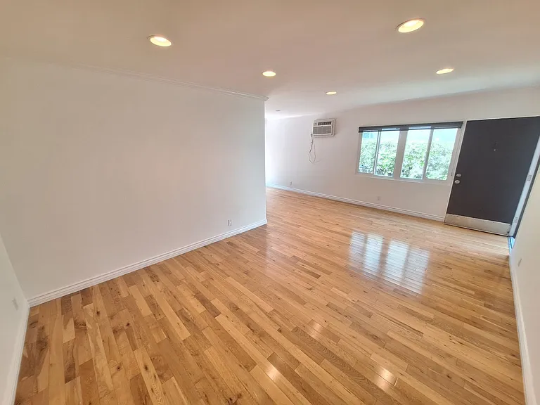 1515 S Beverly Glen Blvd #4 — Photo 4